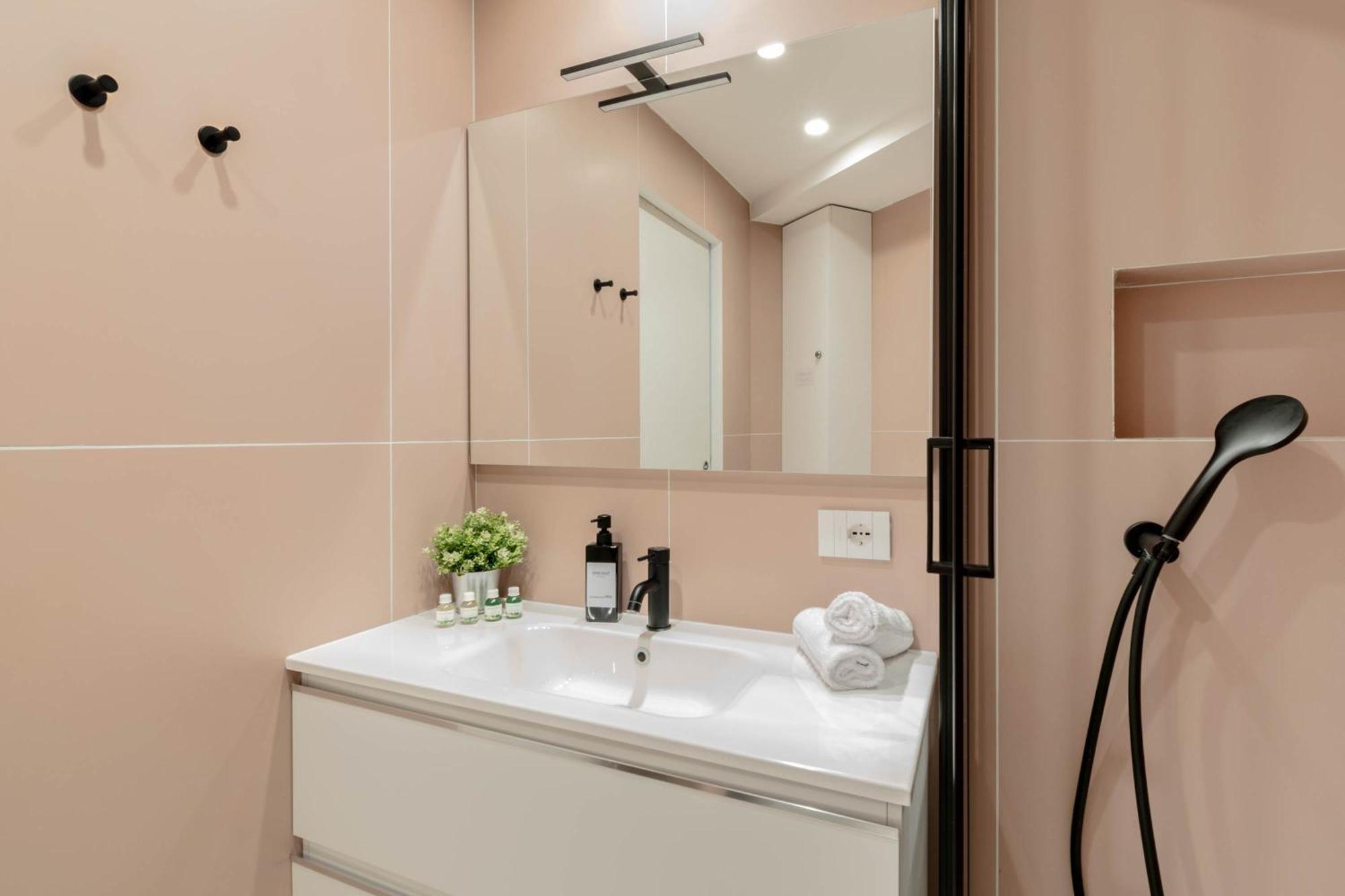 Design Suite 39 - Metropolitana M4 - Aeroporto Linate Milano Esterno foto